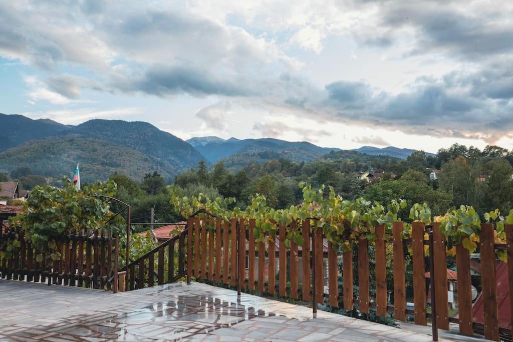 Duvaro Guesthouse Raduil Exterior photo